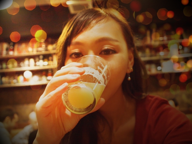 年齢を聞かれる女性