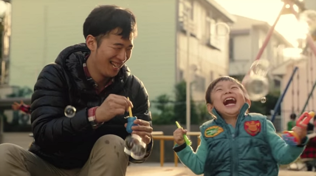 ママが出産里帰りで1ヶ月パパと息子の2人暮らしが始まる動画