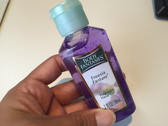 ダイソーでボディファンタジーのフレグランスハンドジェル