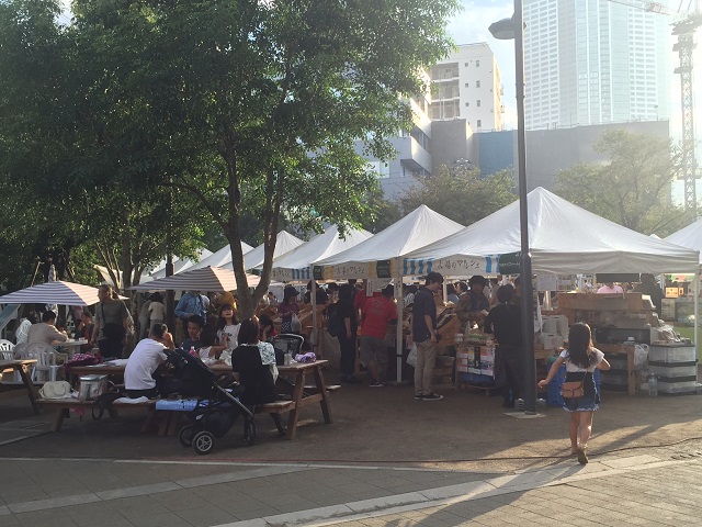 太陽のマルシェベンチ席