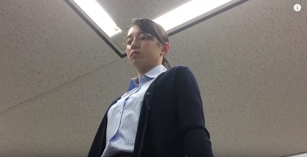 OLが上司や社員をボッコボコにするCM