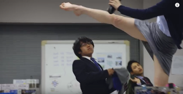 OLが上司や社員をボッコボコにするCM