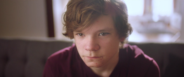 少年が10年前に死んだお父さんとゲーム機の中で再会