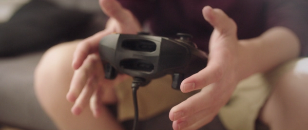 少年が10年前に死んだお父さんとゲーム機の中で再会