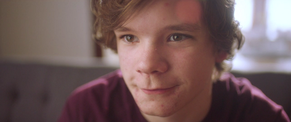 少年が10年前に死んだお父さんとゲーム機の中で再会