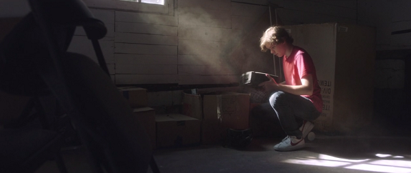 少年が10年前に死んだお父さんとゲーム機の中で再会