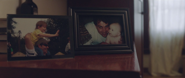 少年が10年前に死んだお父さんとゲーム機の中で再会