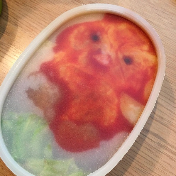 可愛いひよこオムライス弁当がフタを締めたら死んじゃった