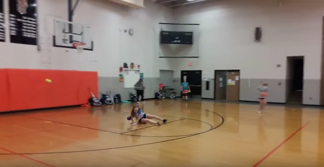 ソフトボール選手とドッジボールしたらフルボッコ