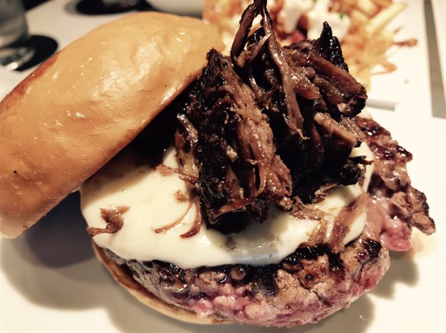 ウマミバーガー青山店