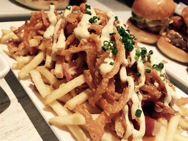 ウマミバーガー青山店