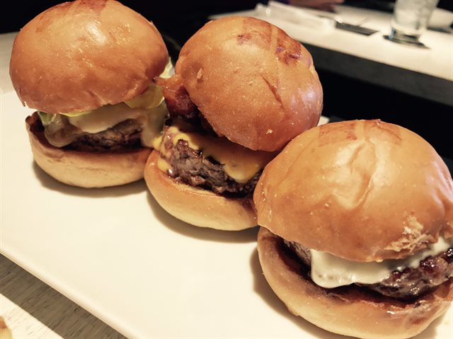 ウマミバーガー青山店