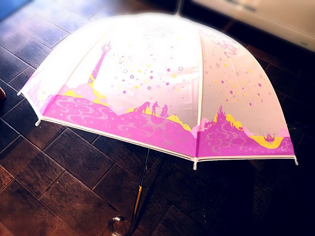 即完売 セブン限定ディズニープリンセスのビニール傘が可愛くて売り切れ続出