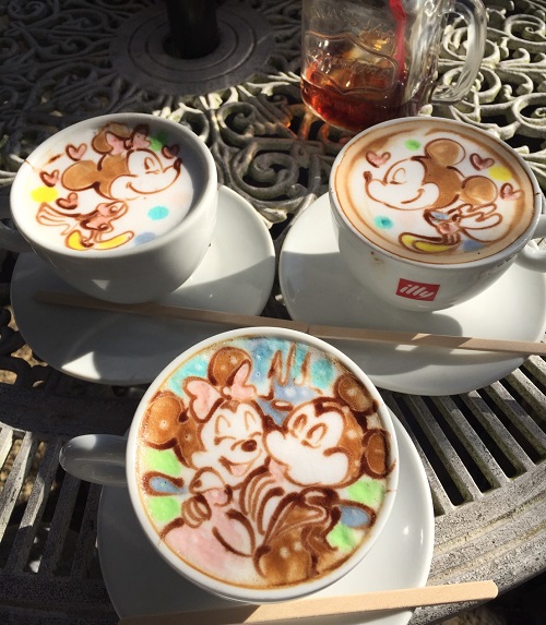 鎌倉のカフェ Cafe雫 のカラフルなラテアートが可愛すぎ ハイクオリティーなディズニーラテアートが人気 プリプラ 女子力アップできるサイト プリプラ 女子力アップできるサイト