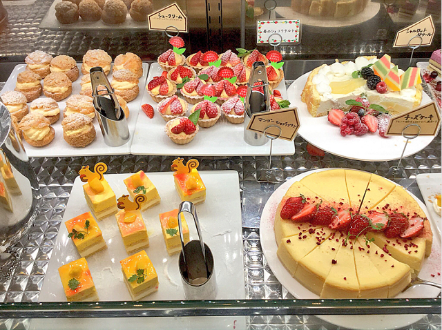 ケーキビュッフェスブニール