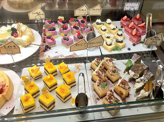 ケーキビュッフェスブニール