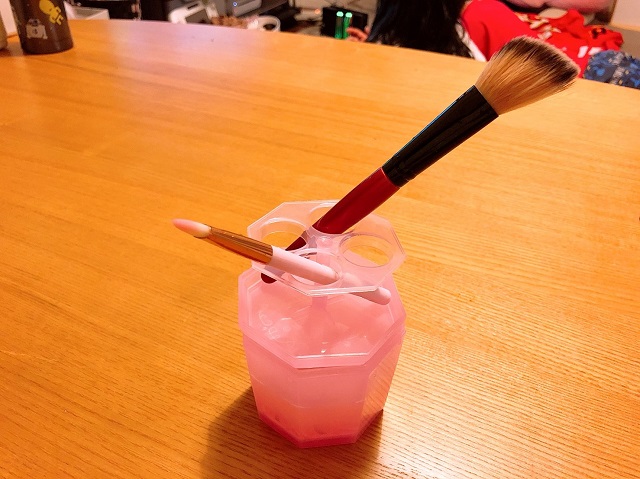 ダイソーのメイクブラシクリーナー