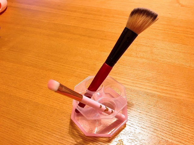 ダイソーのメイクブラシクリーナー