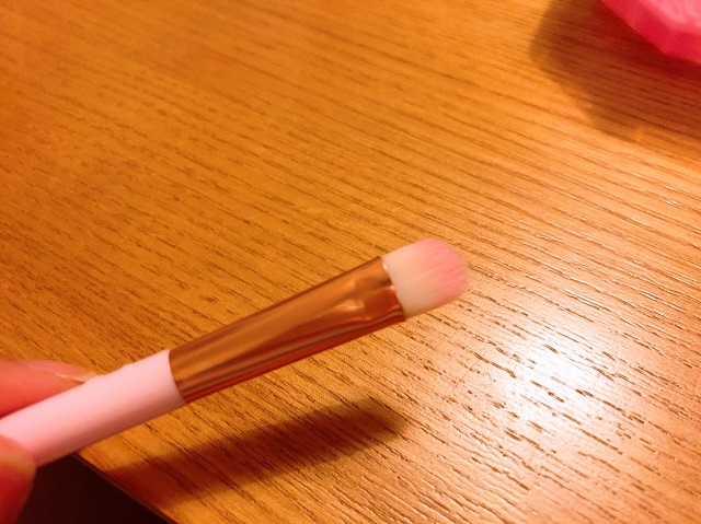 ダイソーのメイクブラシクリーナー