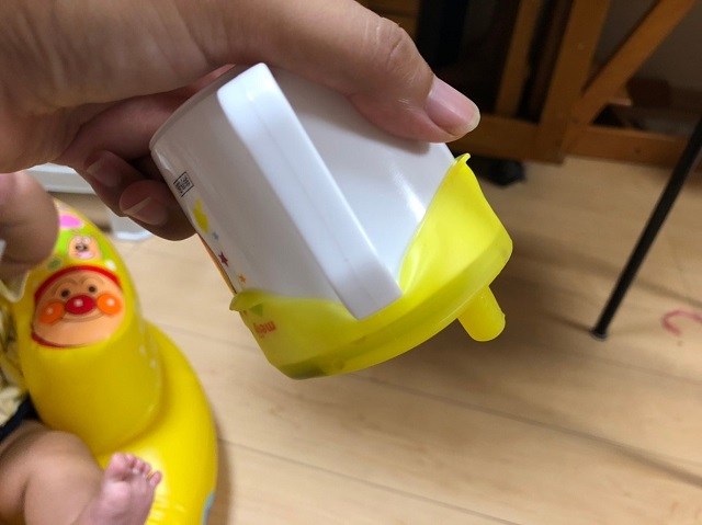 おでかけランチくんコップにキャップ