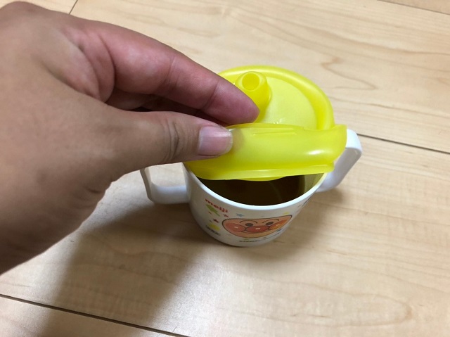 おでかけランチくんコップにキャップ