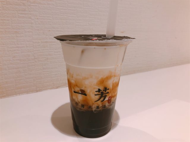沖縄黒糖タピオカ茶ラテ